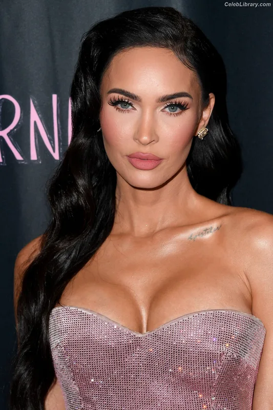 Megan Fox photo 10 of 1038