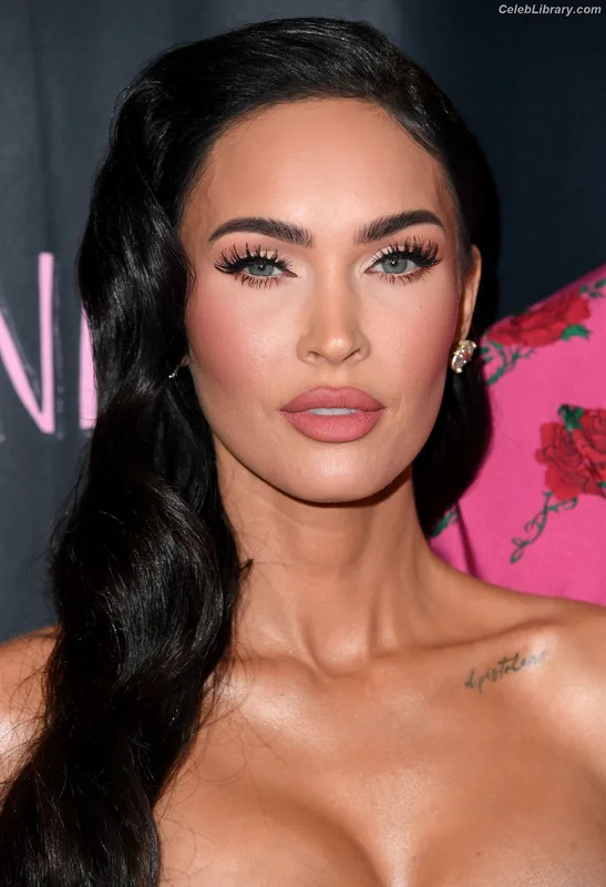 Megan Fox photo 18 of 1038