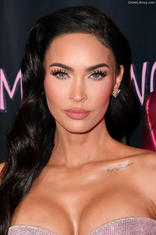 Megan Fox photo 24 of 1038
