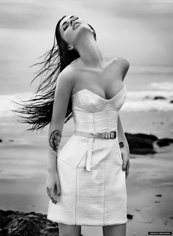 Megan Fox photo 16 of 1038