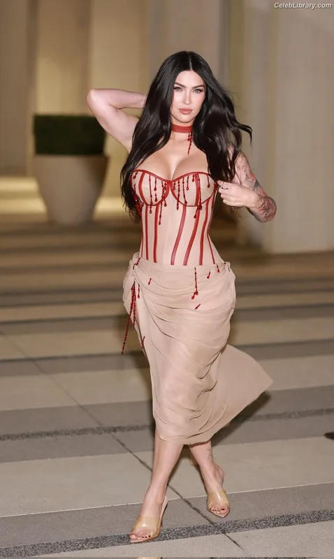 Megan Fox photo 13 of 1038