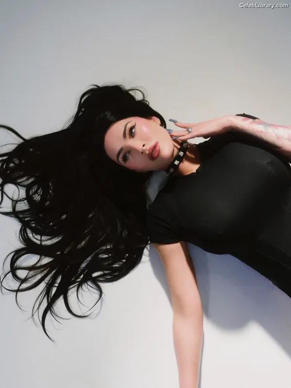 Megan Fox photo 21 of 1038