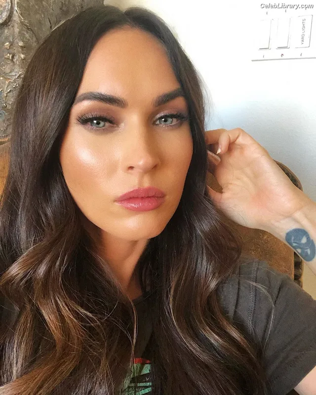 Megan Fox photo 2 of 1038
