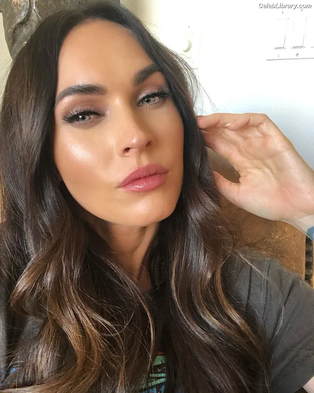Megan Fox photo 3 of 1038