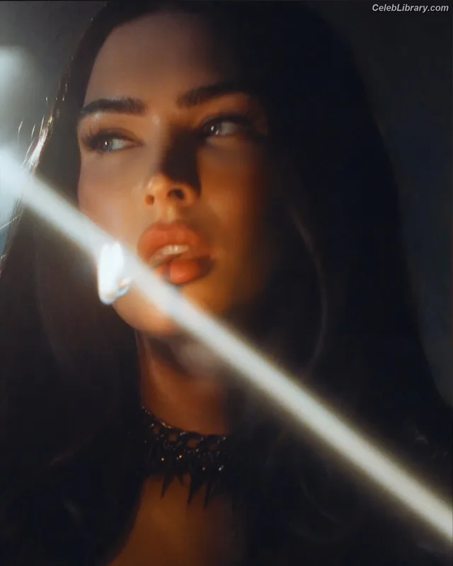 Megan Fox photo 9 of 1038