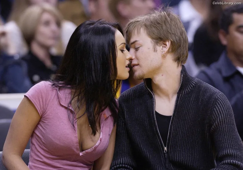 Megan Fox photo 24 of 1038