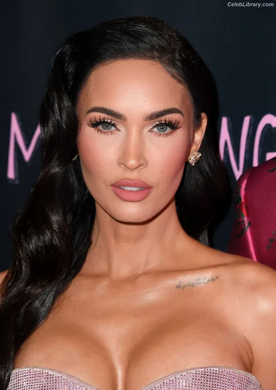 Megan Fox photo 21 of 1038