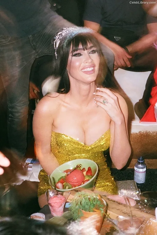 Megan Fox photo 4 of 1038