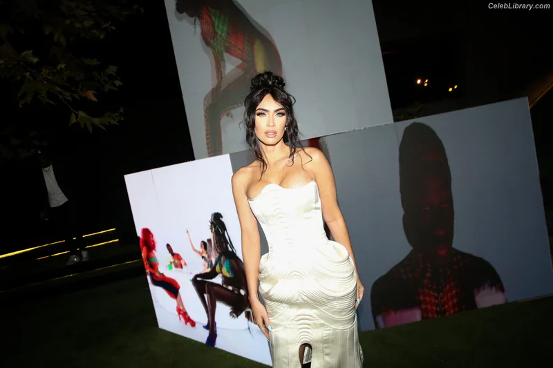 Megan Fox photo 8 of 1038