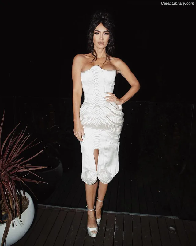 Megan Fox photo 10 of 1038