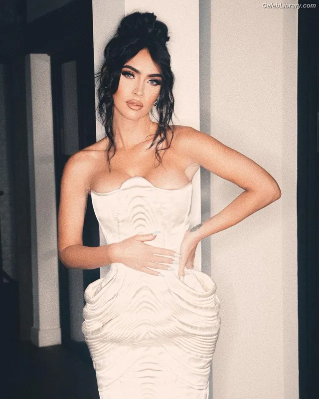 Megan Fox photo 14 of 1038