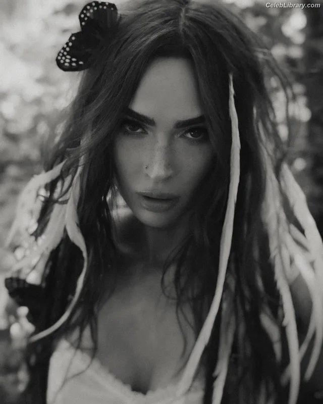 Megan Fox photo 15 of 1038