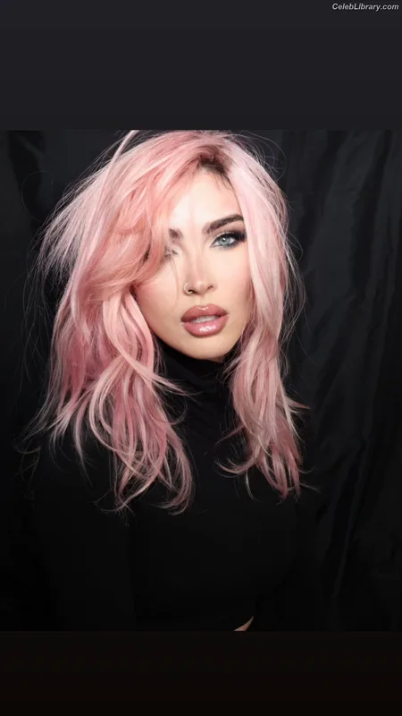 Megan Fox photo 17 of 1038
