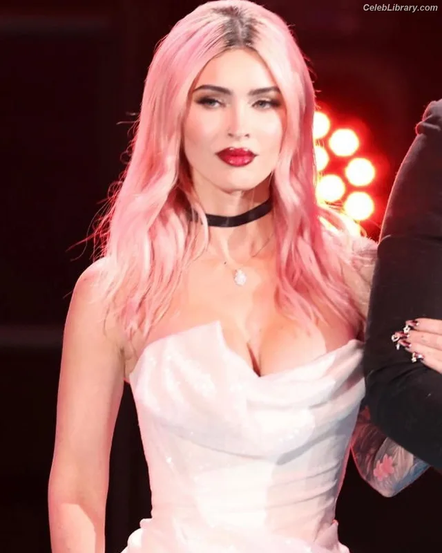 Megan Fox photo 18 of 1038