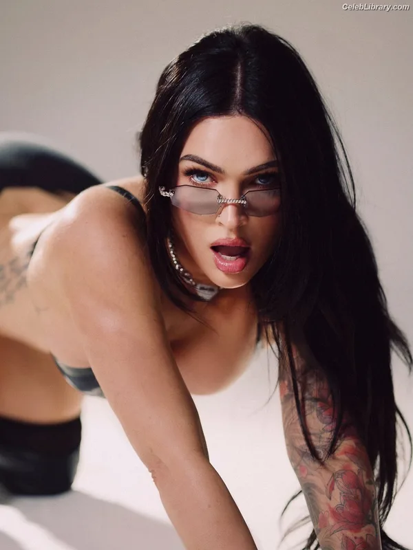Megan Fox photo 6 of 1038