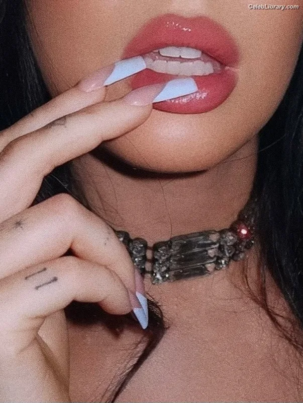 Megan Fox photo 11 of 1038