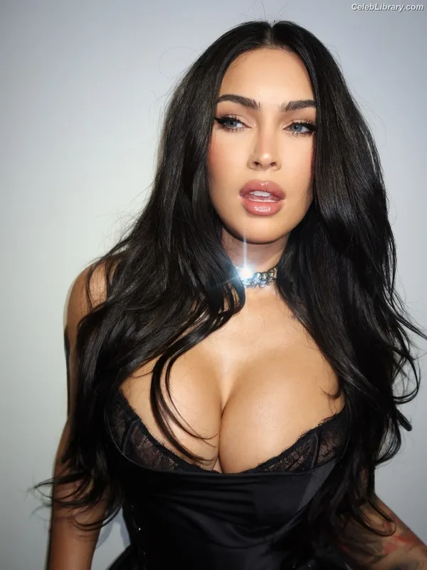 Megan Fox photo 14 of 1038