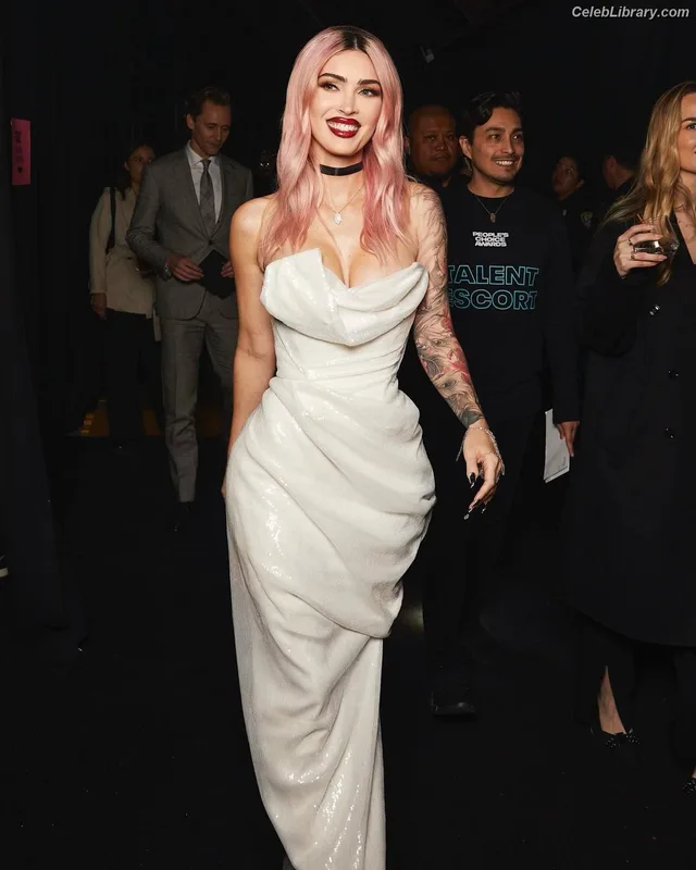 Megan Fox photo 11 of 1038