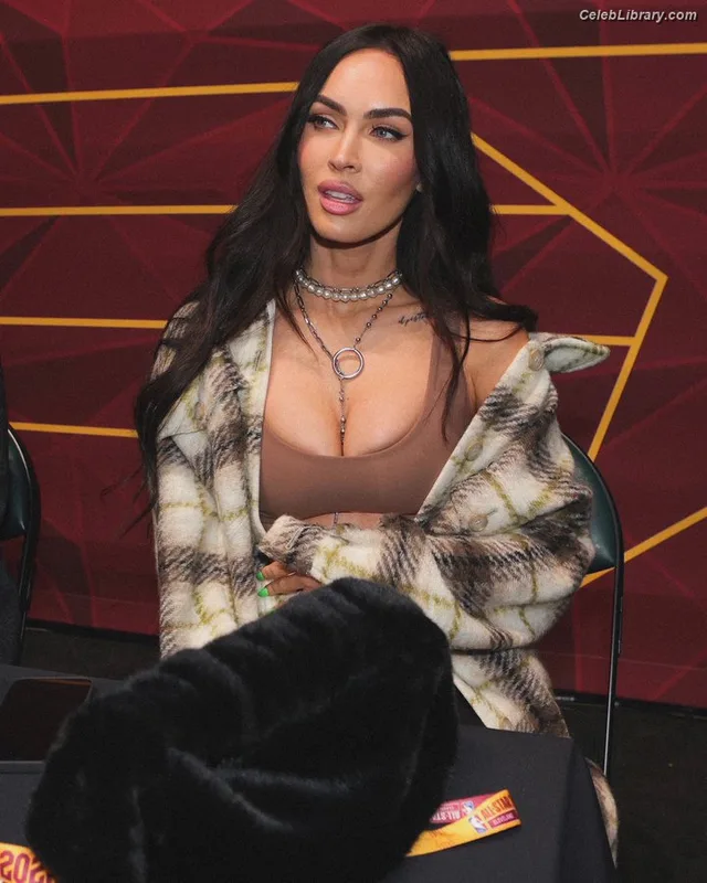 Megan Fox photo 11 of 1038