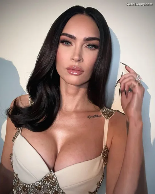 Megan Fox photo 14 of 1038