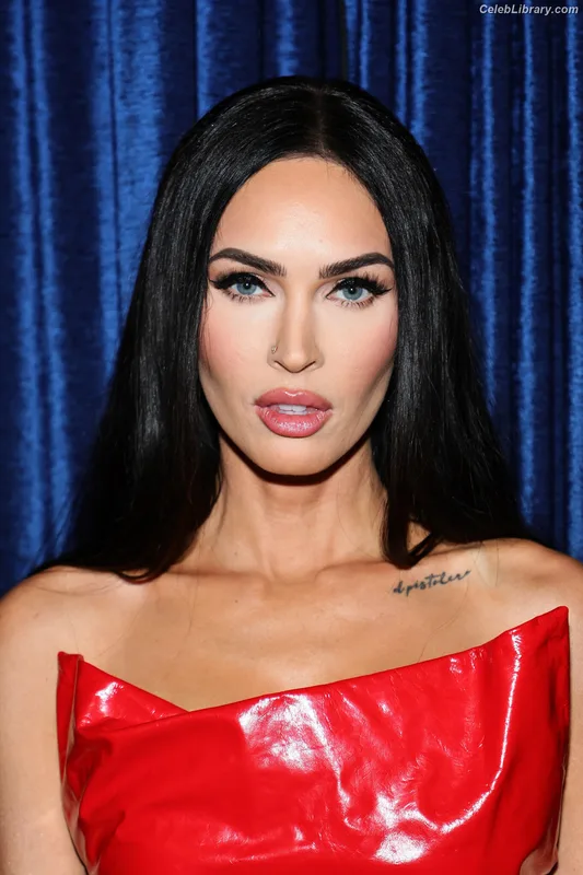 Megan Fox photo 12 of 1038