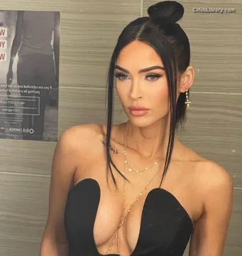 Megan Fox photo 17 of 1038