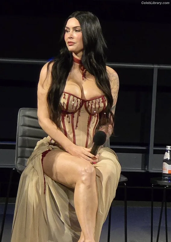 Megan Fox photo 8 of 1038