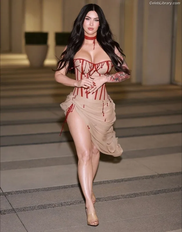 Megan Fox photo 9 of 1038