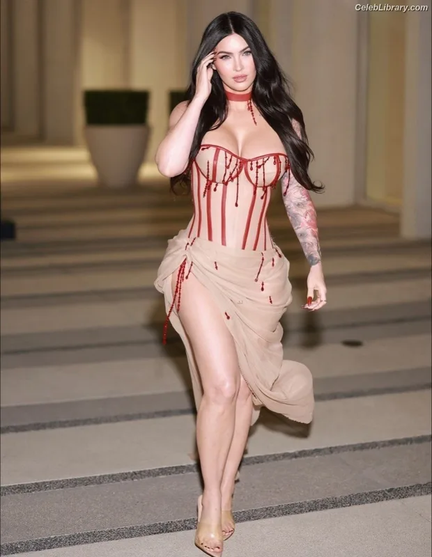 Megan Fox photo 10 of 1038