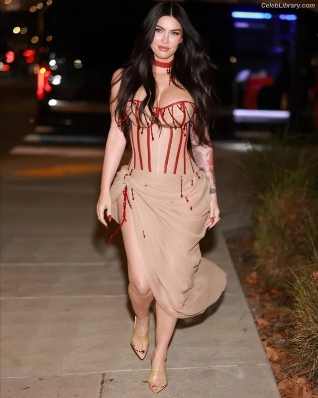 Megan Fox photo 11 of 1038