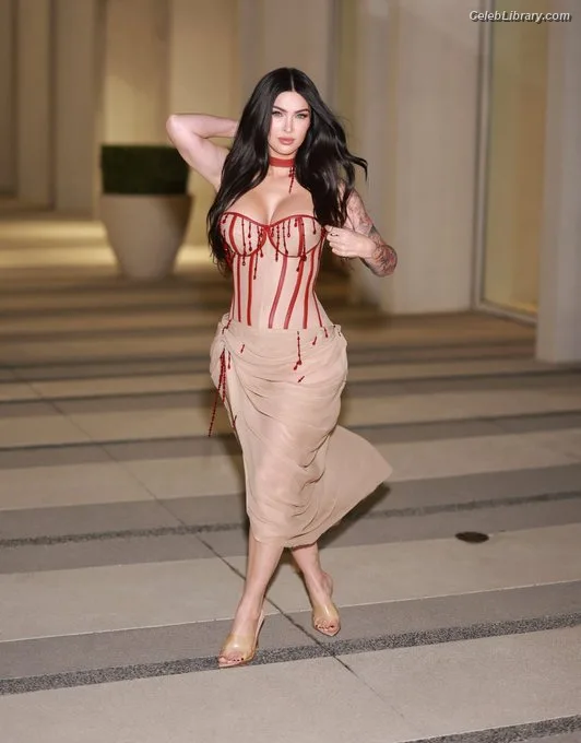 Megan Fox photo 13 of 1038