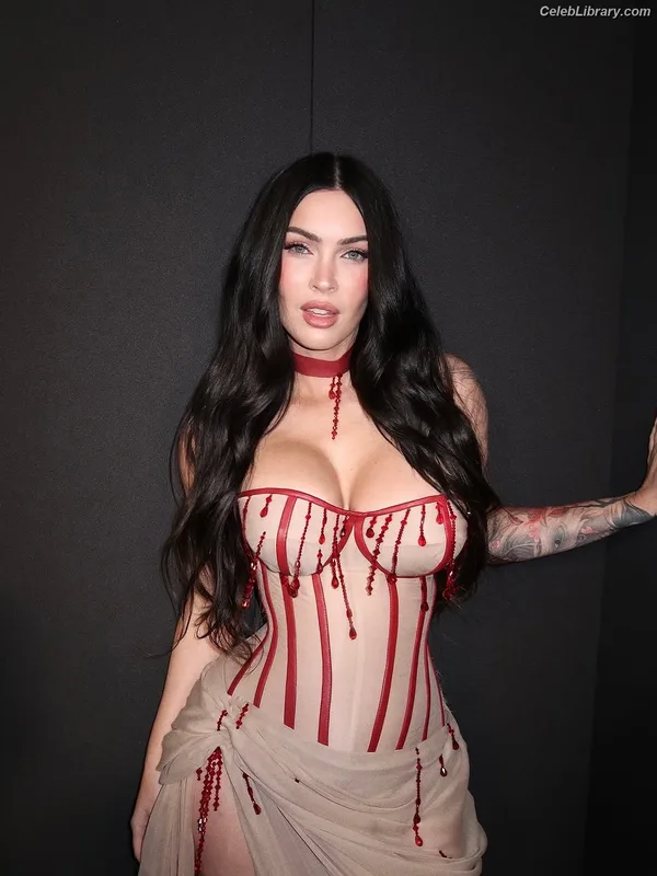 Megan Fox photo 14 of 1038