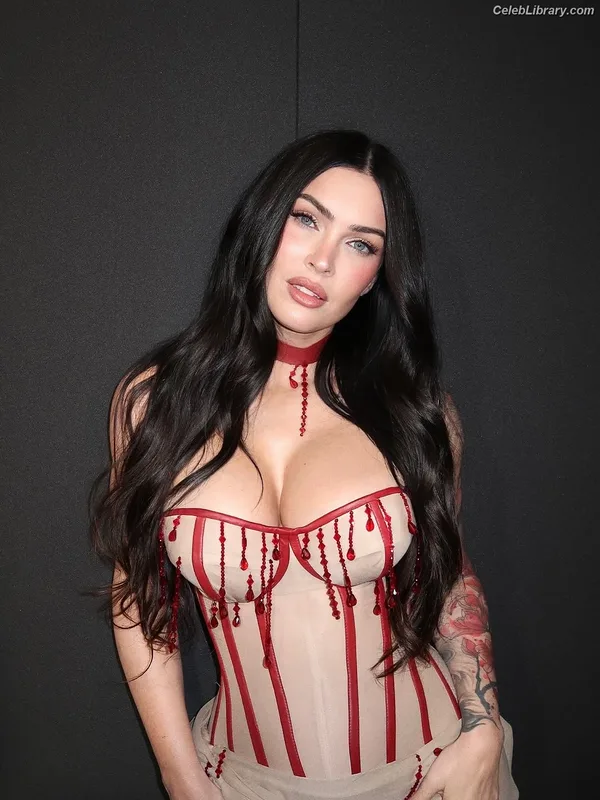 Megan Fox photo 15 of 1038