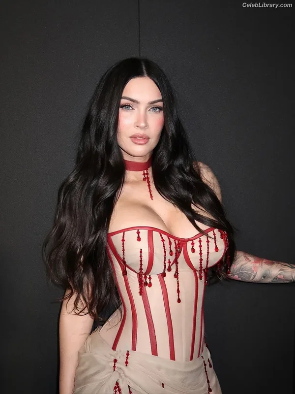 Megan Fox photo 16 of 1038