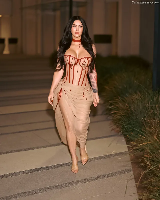 Megan Fox photo 18 of 1038