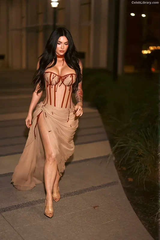Megan Fox photo 19 of 1038