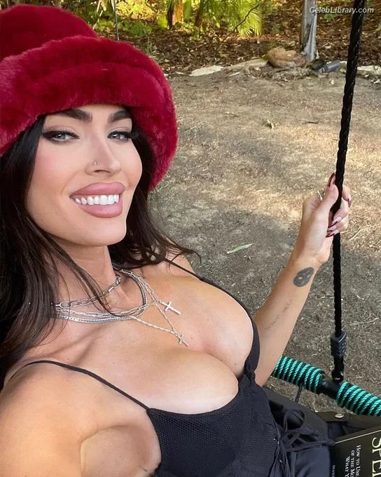 Megan Fox photo 20 of 1038