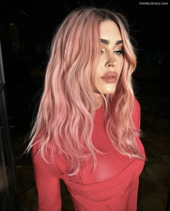 Megan Fox photo 11 of 1038