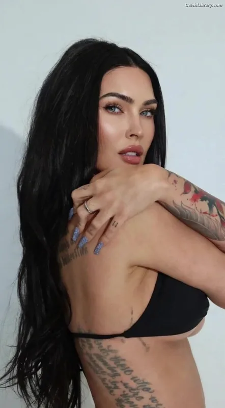 Megan Fox photo 23 of 1038