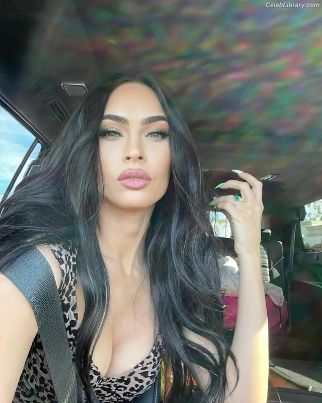 Megan Fox photo 24 of 1038