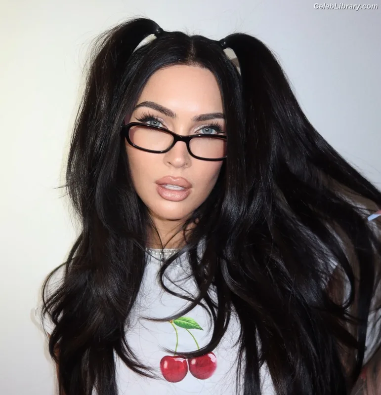 Megan Fox photo 7 of 1038