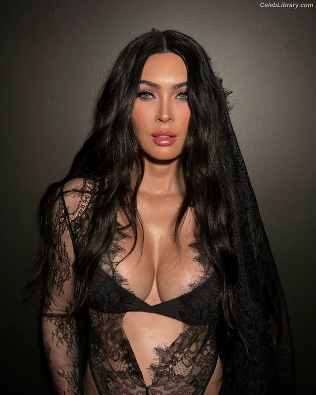 Megan Fox photo 13 of 1038