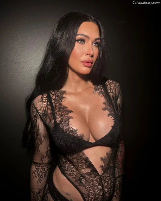 Megan Fox photo 14 of 1038