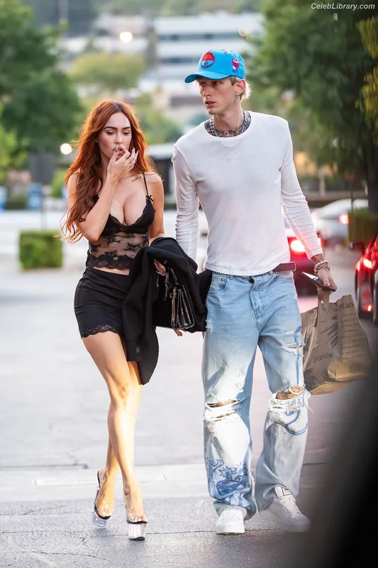 Megan Fox photo 23 of 1038