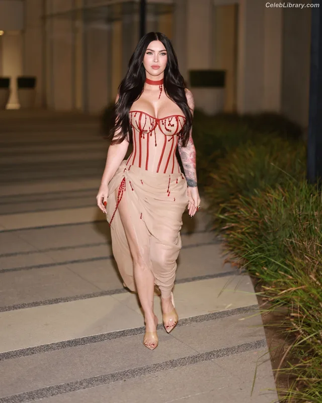 Megan Fox photo 8 of 1038