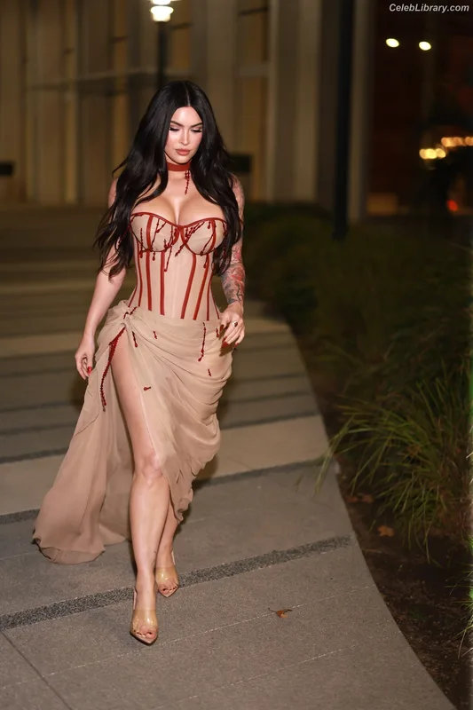 Megan Fox photo 9 of 1038