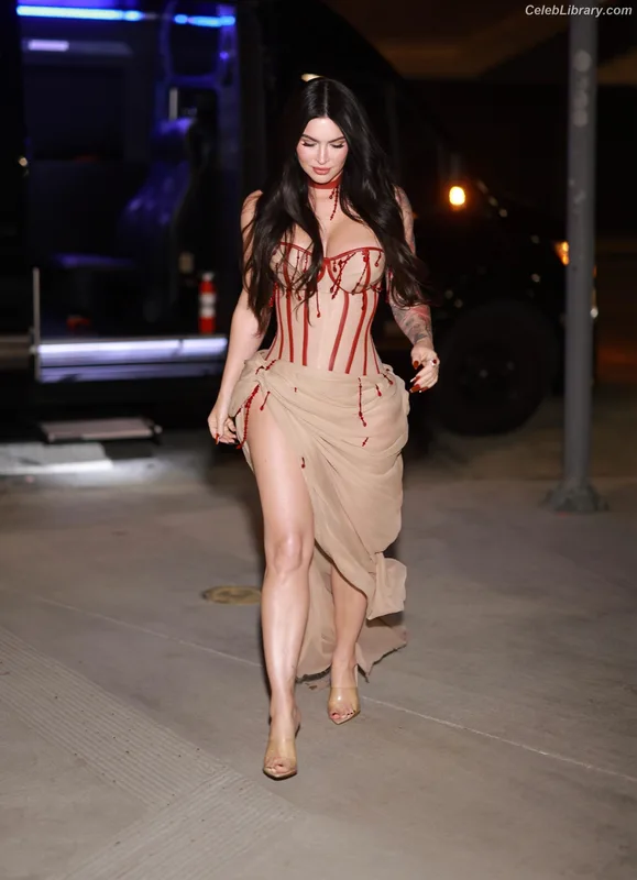 Megan Fox photo 10 of 1038