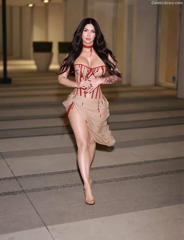 Megan Fox photo 12 of 1038