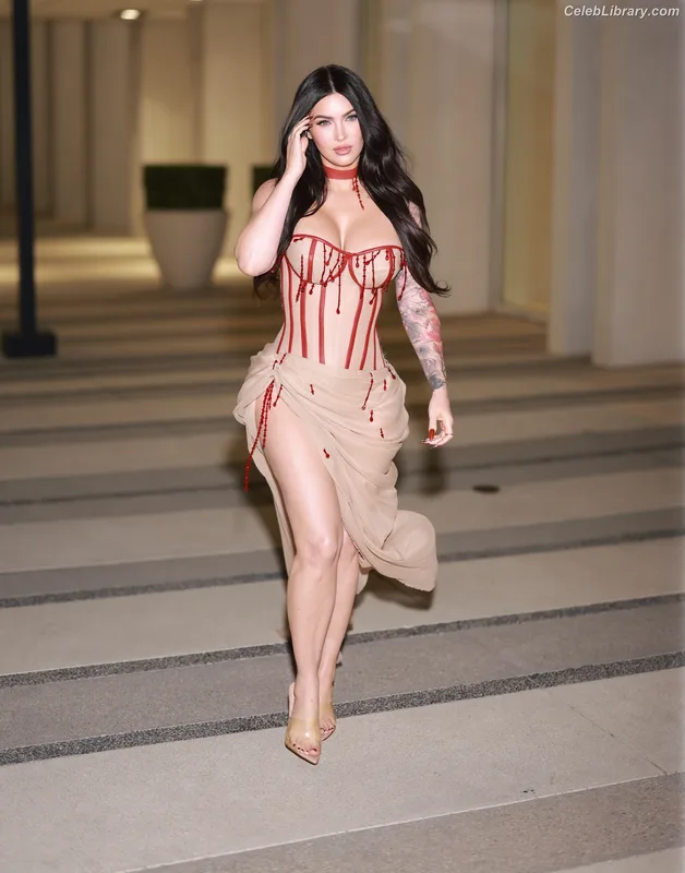 Megan Fox photo 13 of 1038