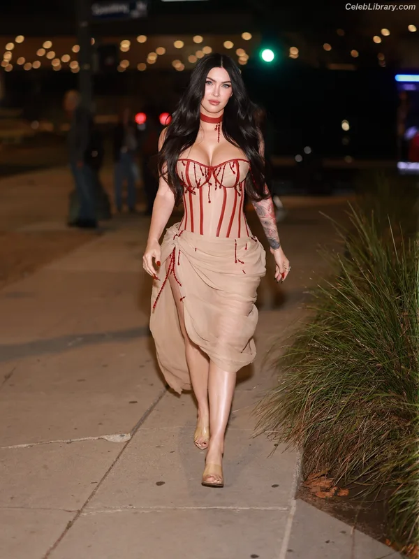 Megan Fox photo 15 of 1038